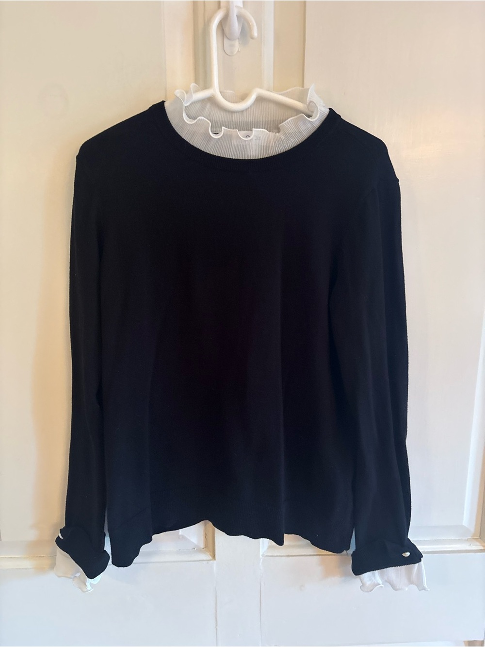 CeCe Black Knit Pullover Sweater Crew Neck Ruffle Button Detail Women’s M